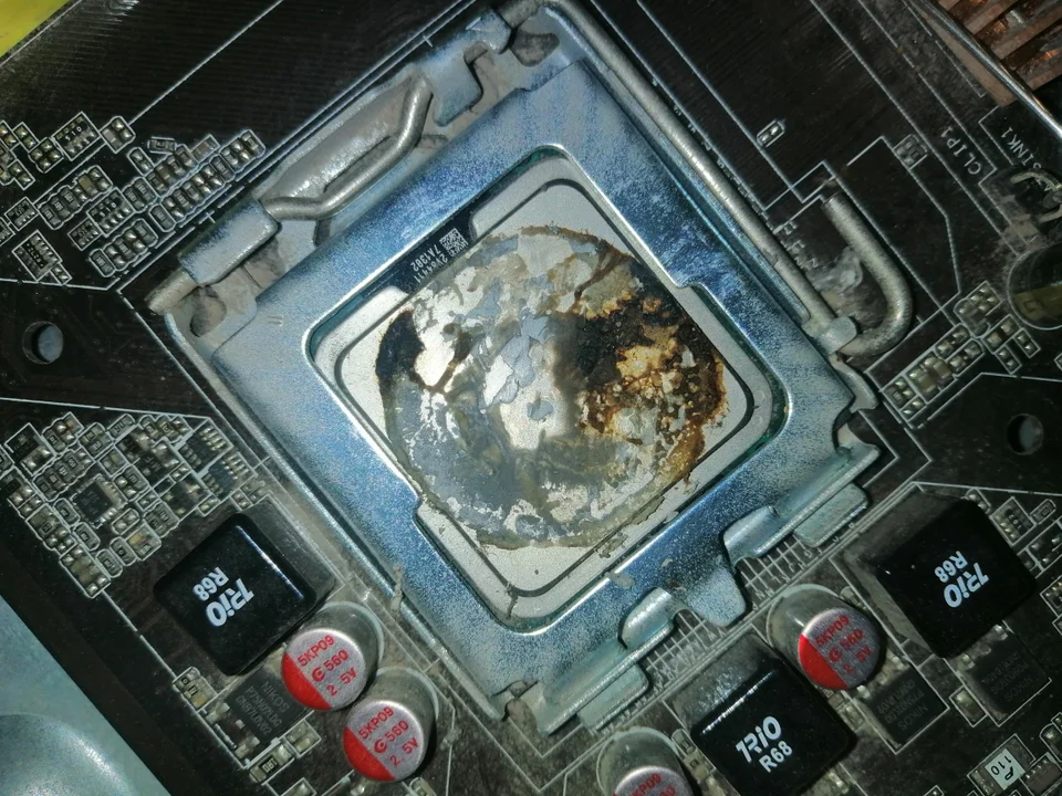 verbrannte Wärmeleitpaste auf CPU