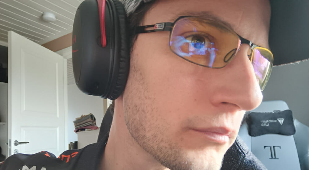 Headset tragen mit Gaming-Brille